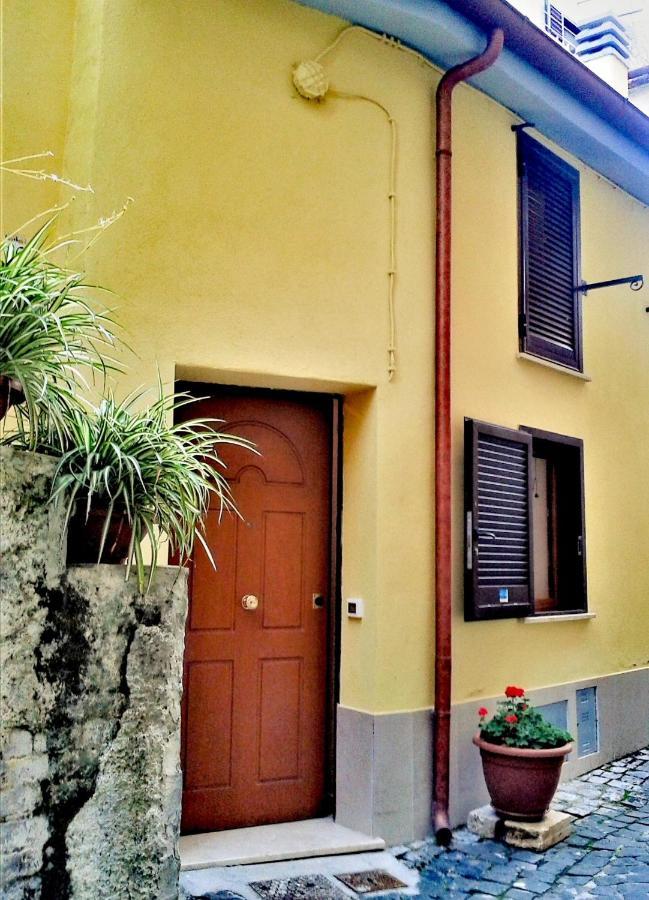 Casetta Nel Centro Storico Apartment Norma Exterior photo